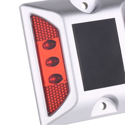 RoHS ha certificato il quadrato perni solari della strada dei 800 tester LED, riflettori solari della strada